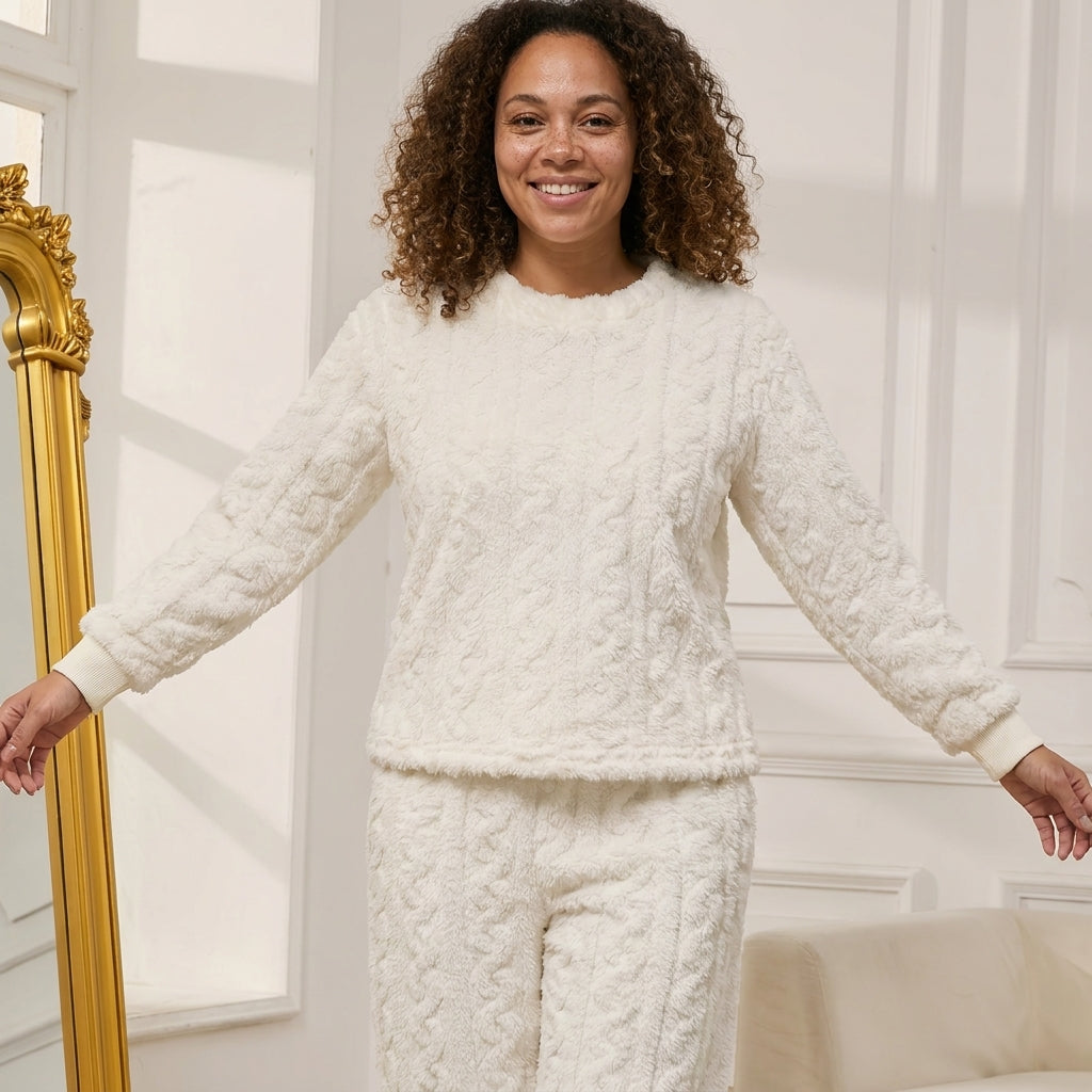 Limosia Cozyset in white – front view of the fleece lounge set