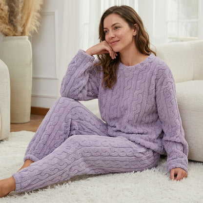 Limosia Cozyset in purple – front view of the fleece lounge set