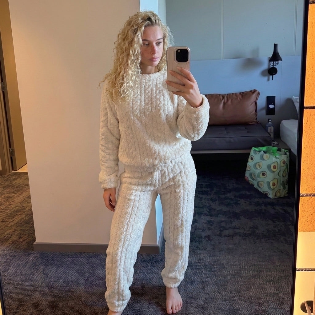 Limosia Cozyset in white – women's plush fleece lounge set
